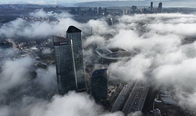 İstanbul - İstanbul'da etkili olan sis havadan görüntülendi