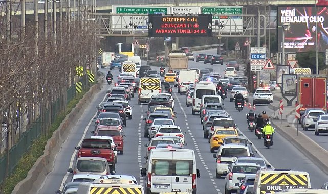 İstanbul - İstanbul'da haftanın ilk iş gününde trafik yoğunluğu