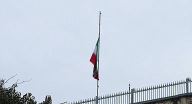 İstanbul - İstanbul'daki İran Başkonsolosluğu'nda bayraklar yarıya indirildi