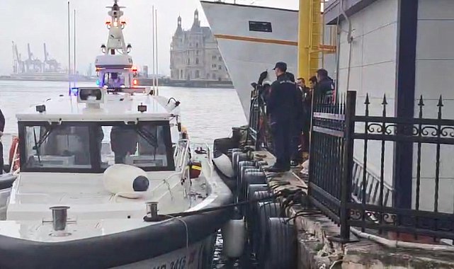 İstanbul - Kadıköy'de denizde erkek cesedi bulundu