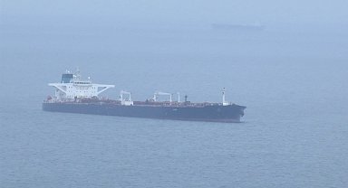 İstanbul- Karadeniz'de saldırıya uğrayan petrol tankeri Türkeli Demirleme Sahası'na çekildi