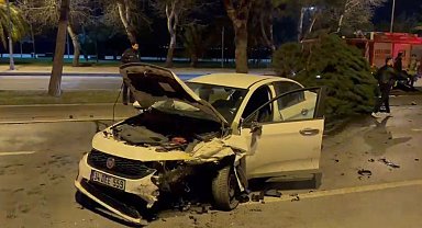 İstanbul - Kartal'da sürücüsünün makas attığı otomobil, taksiye çarptı: 3 yaralı