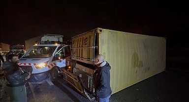 İstanbul - Kuzey Marmara Otoyolu'nda 2 TIR çarpıştı: 2 yaralı