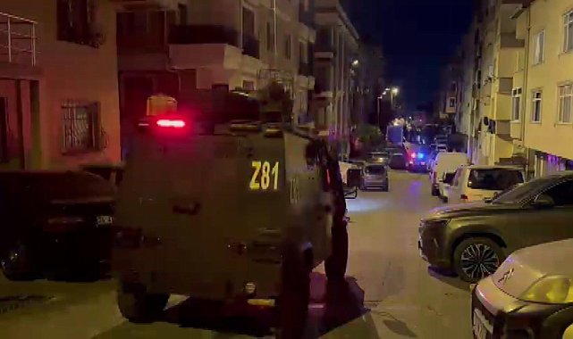 İstanbul - Maltepe'de park halindeki 3 araç yandı