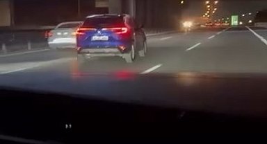 İstanbul- Pendik Tem Otoyolu'nda trafiği tehlikeye atan otomobil sürücüsü kamerada