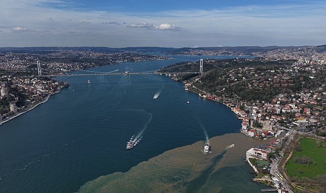 İstanbul- Sağanak sonrası İstanbul Boğazı'ndaki renk değişimi havadan görüntülendi