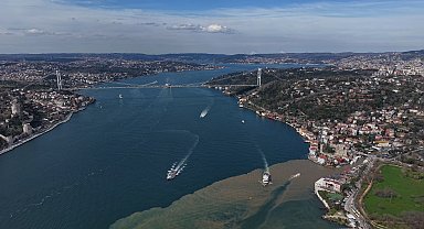 İstanbul- Sağanak sonrası İstanbul Boğazı'ndaki renk değişimi havadan görüntülendi
