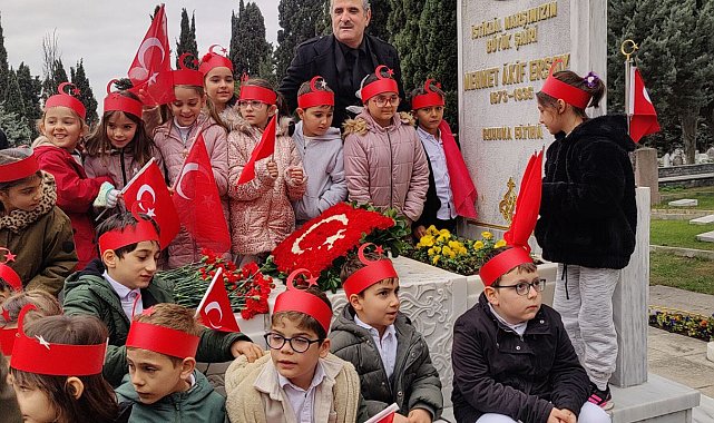 İstanbul- Şair Mehmet Akif Ersoy kabri başında anıldı
