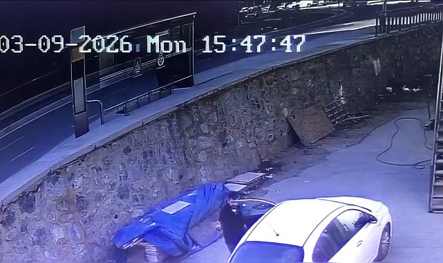 İstanbul- Sarıyer'de virajı alamayan 18 yaşındaki sürücü karşı yöne uçtu; 4 kişinin yaralandığı kaza kamerada