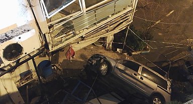 İstanbul - Silivri'de hafif ticari araç 5 metre yükseklikten düştü: 1'i ağır, 2 yaralı