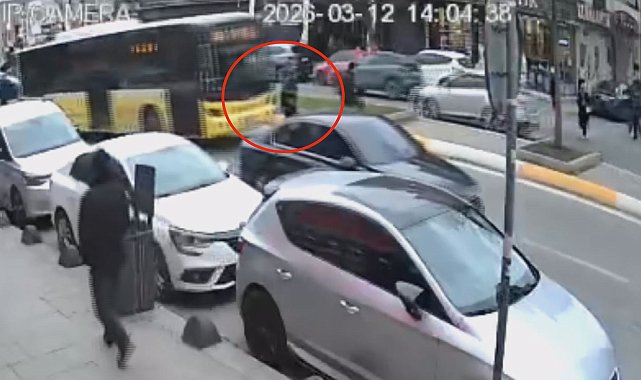 İstanbul - Sultanbeyli'de İETT otobüsünün çarptığı yaya ağır yaralandı; kaza anı kamerada