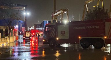 İstanbul - Tuzla'da kuru yük gemisinde yangın -1