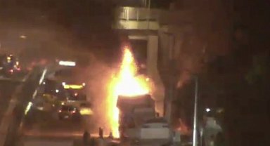 İstanbul - Tuzla'da park halindeki TIR alev alev yandı