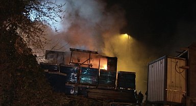 İstanbul - Üsküdar'da işçi konteyneri alev alev yandı