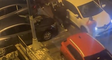 İstanbul - Üsküdar'da sürücülerin ters yön tartışması sopalı kavgaya dönüştü