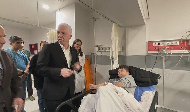 İstanbul - Vali Gül, Fatih'teki çöken binaların enkazından kurtarılan yaralıları ziyaret etti