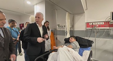 İstanbul - Vali Gül, Fatih'teki çöken binaların enkazından kurtarılan yaralıları ziyaret etti