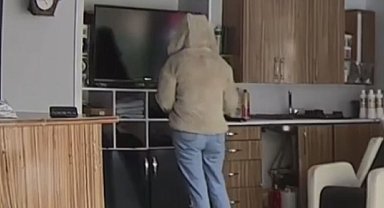 İstanbul - Zeytinburnu'nda kuaförden eşya çalan şüpheli kamerada