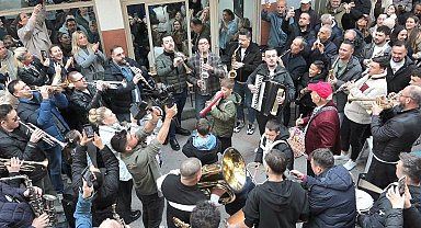 İzmir'de 'Arife Çalgısı' geleneği ile bayram coşkusu