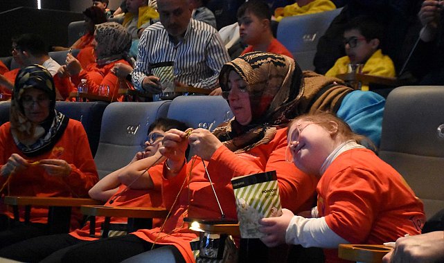 İzmir'de 'sevgi ilmekleri'