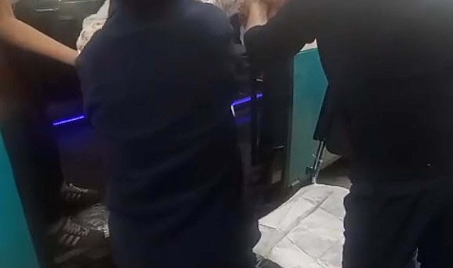 İzmir'de şehir içi dolmuşta doğum yaptı; anne ve kız bebeğin durumu iyi