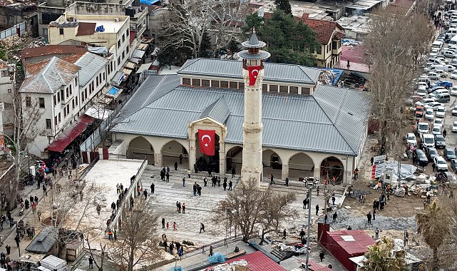 Kahramanmaraş'ın simgesi Ulu Camii'nde 1135 gün sonra ilk namaz