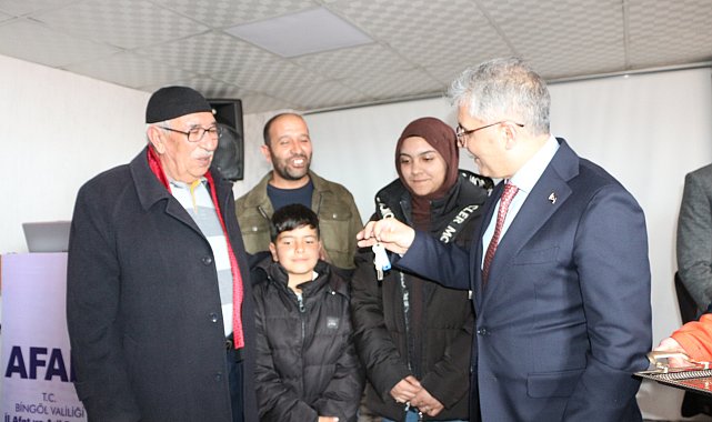 Karlıova'da depremzedeler için yapılan 230 konut, kurayla sahiplerini buldu