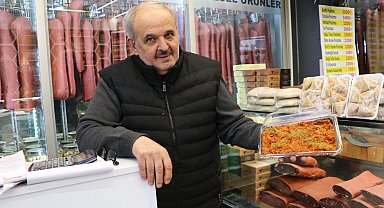 Kayseri'de ramazanın vazgeçilmezi sucuk içi, iftar sofralarını süslüyor