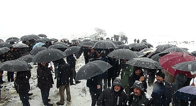 Kazada ölen anne, baba ve 6 aylık bebekleri toprağa verildi
