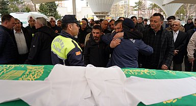 Kazada ölen tıp öğrencisi Yaren'in cenazesine, arkadaşları beyaz önlükle katıldı