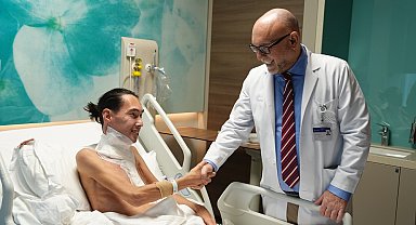 Kazakistanlı Abdrakhmanov'un boynundaki tümör Türkiye'de çıkarıldı