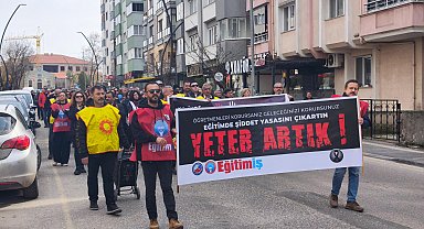 Keşan'da öğretmenler, öldürülen meslektaşları için yürüdü