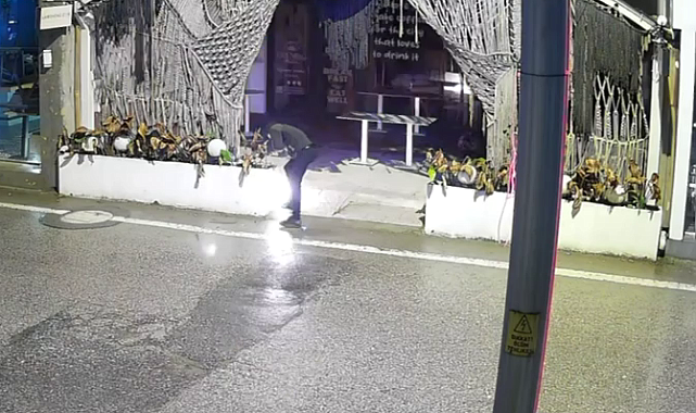 Kocaeli'de kafenin kundaklandığı anlar kamerada