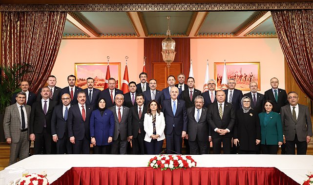 Kurtulmuş, 'Terörsüz Türkiye' komisyonu üyeleriyle iftarda bir araya geldi