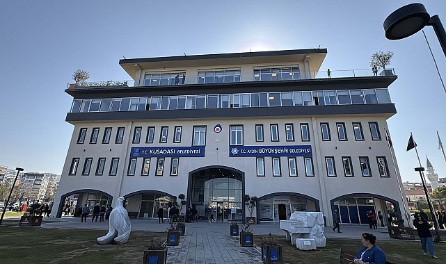 Kuşadası Belediyesi'ne 'yolsuzluk' soruşturması; belediye başkanı dahil 6 gözaltı
