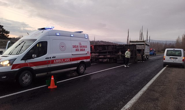 Kütahya'da kamyonet devrildi: 2 yaralı