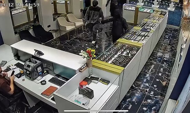 Kuyumcu, soygunu çay kazanını fırlatarak önlemeye çalıştı