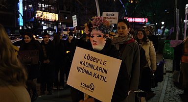 LÖSEV'den Kuğulu Park'ta '8 Mart' kutlaması