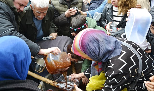 Manisa'da mesir karma töreninde izdiham