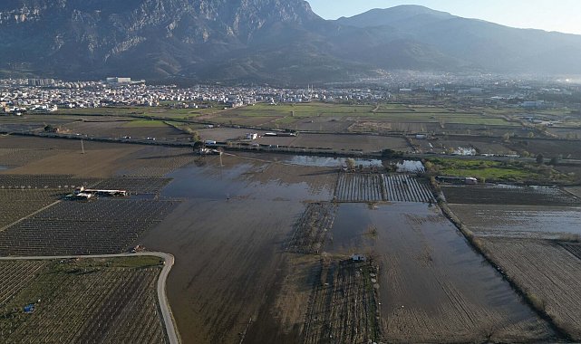 Manisa'da taşkın sonrası su içinde kalan Gediz Ovası normale döndü