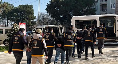 Maske takıp çelik kasaları boşaltan şüpheliler kamerada; 7 tutuklama