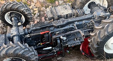 Mersin'de devrilen traktörün altında hayatını kaybetti