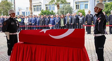 Mersin'de geçirdiği kazada şehit olan polis memuru için tören düzenlendi