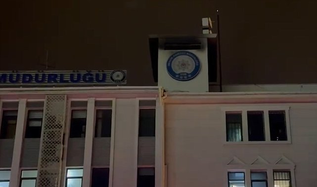 Mersin'de İl Emniyet Müdürlüğü ek binasında çıkan yangın söndürüldü