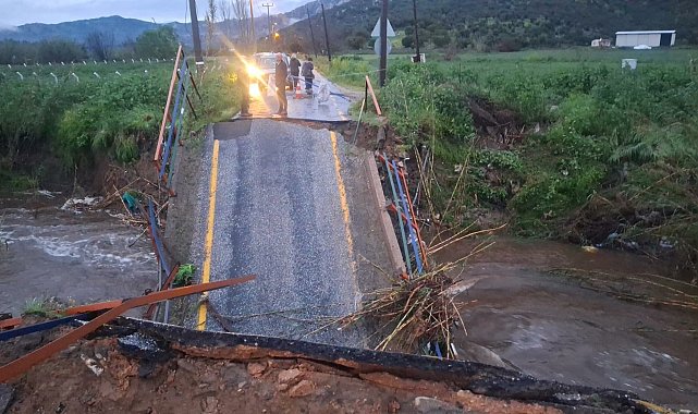 Milas'ta sağanakta köprü çöktü