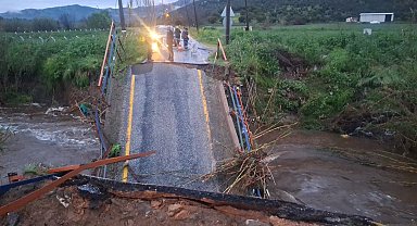 Milas'ta sağanakta köprü çöktü