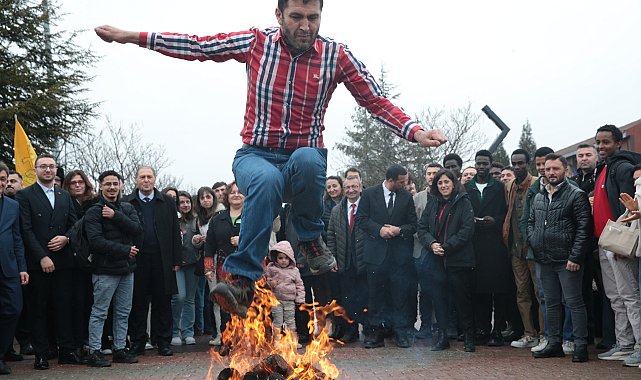Nevruz ateşinden atlayıp demir dövdüler