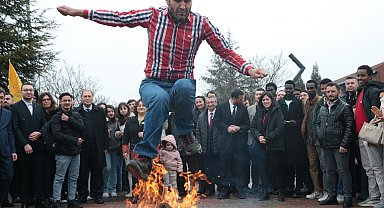 Nevruz ateşinden atlayıp demir dövdüler