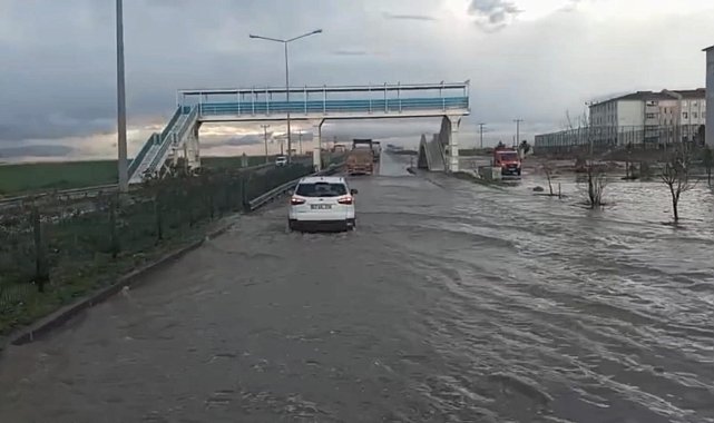 Nusaybin'de sağanak; İpekyolu suyla doldu