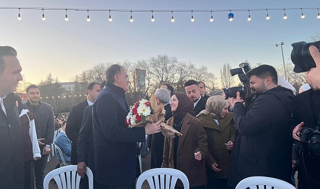 Ömer Çelik, öğrencilerle iftarda buluştu